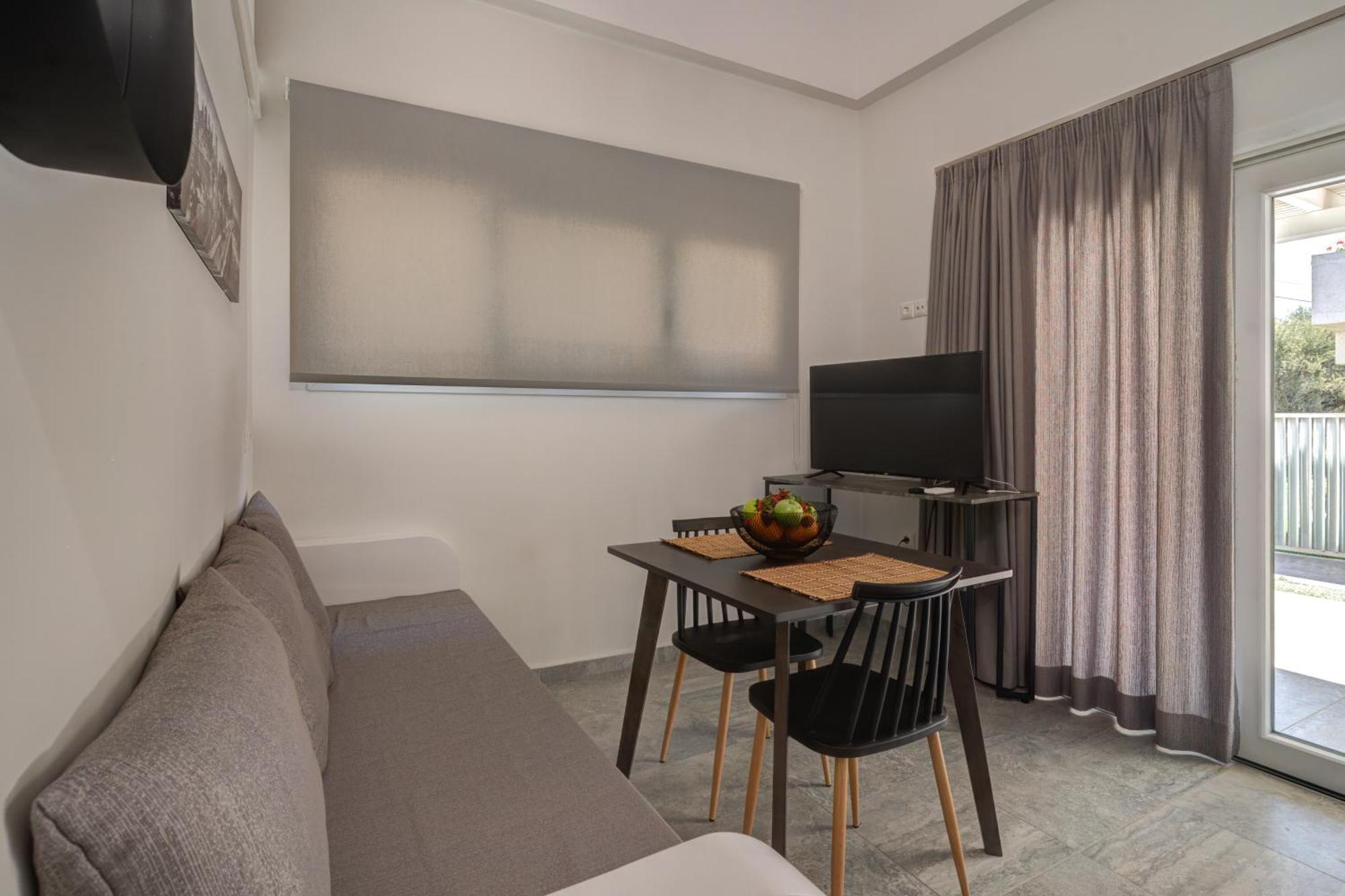 Molos Beachfront Apartments In Diakopto Zewnętrze zdjęcie