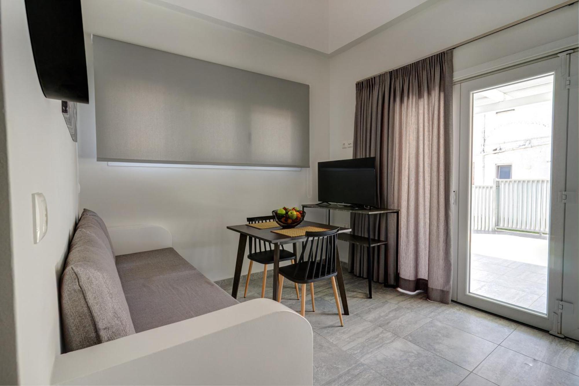 Molos Beachfront Apartments In Diakopto Zewnętrze zdjęcie