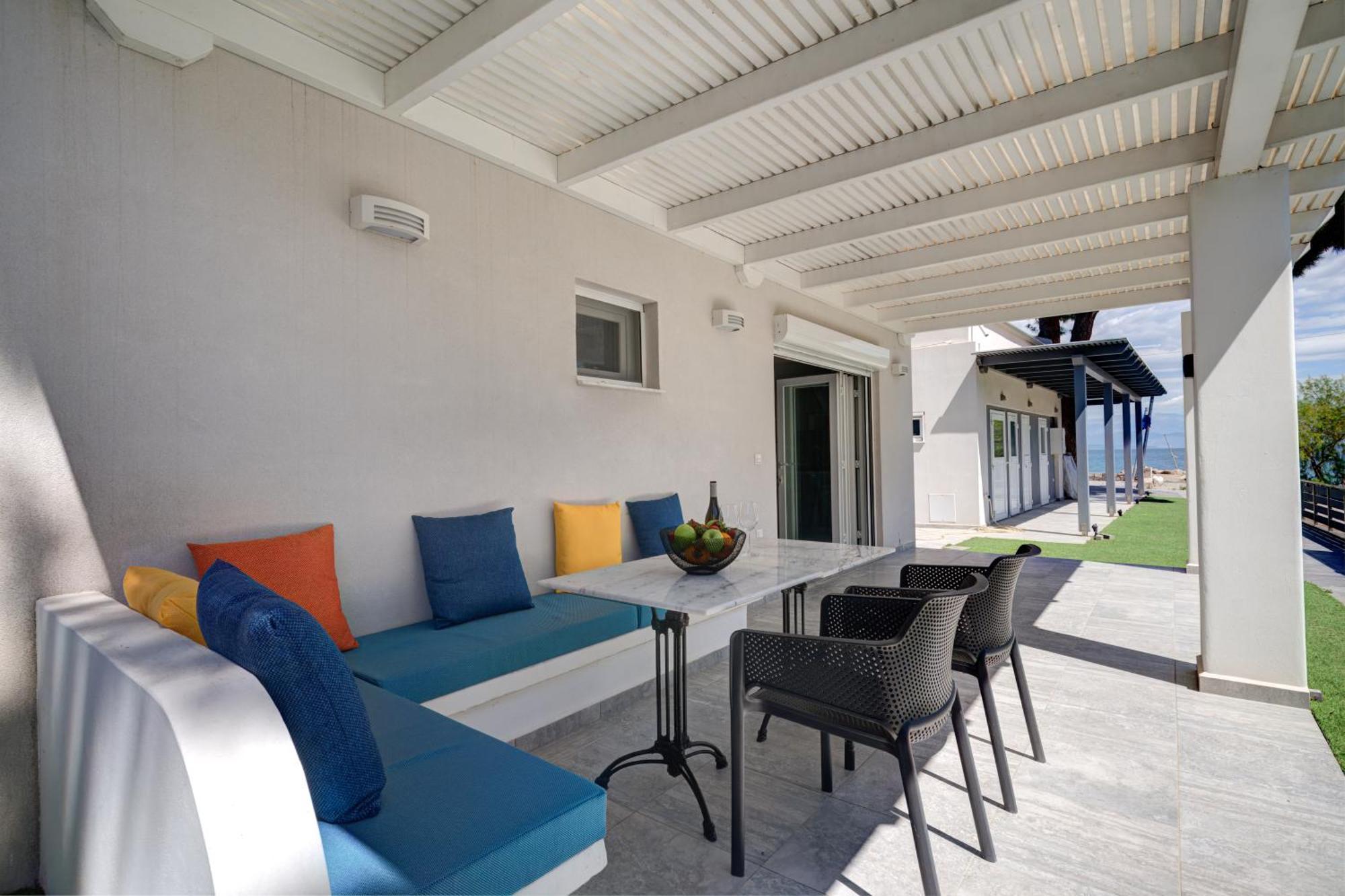 Molos Beachfront Apartments In Diakopto Zewnętrze zdjęcie