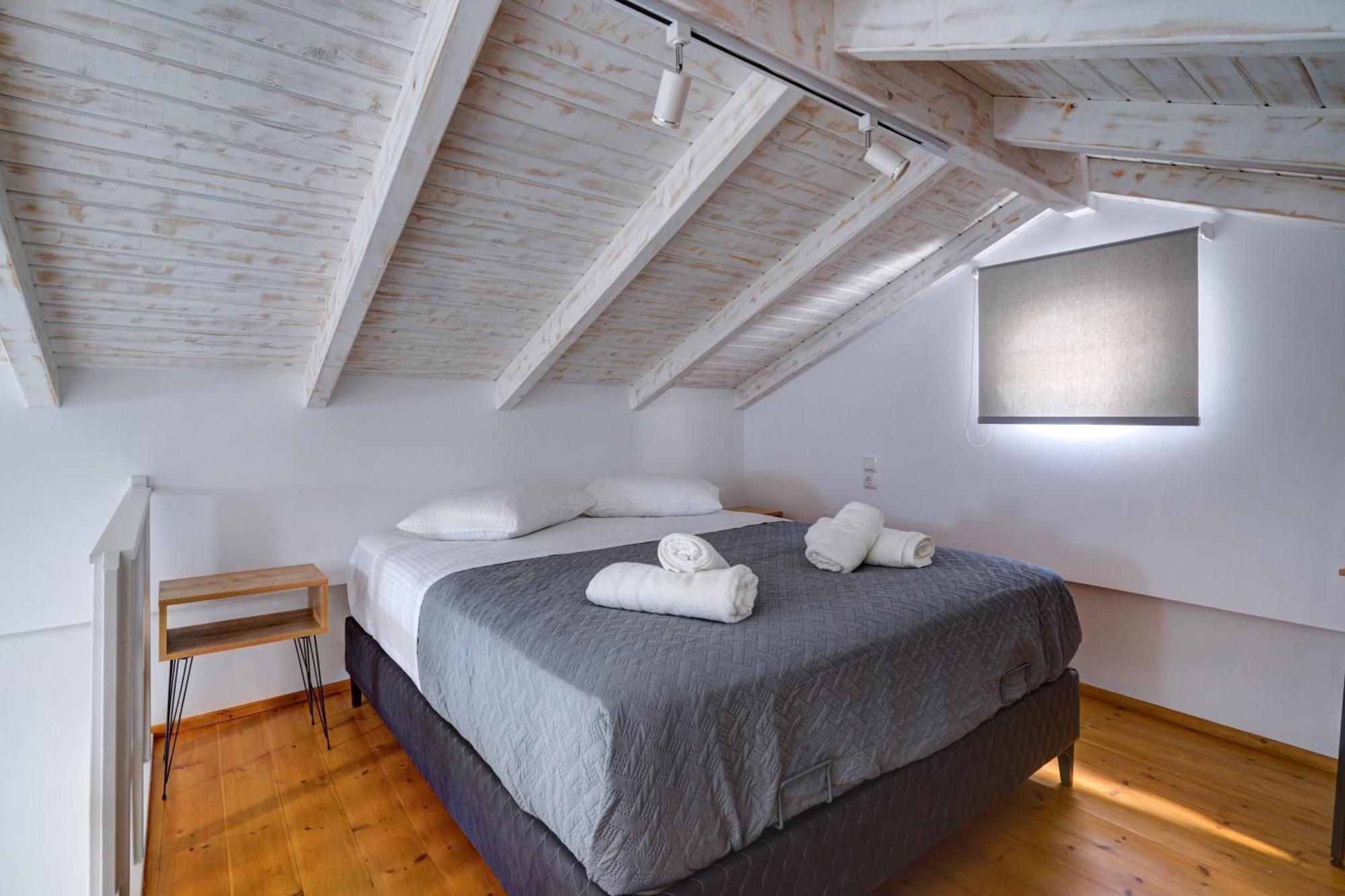 Molos Beachfront Apartments In Diakopto Zewnętrze zdjęcie
