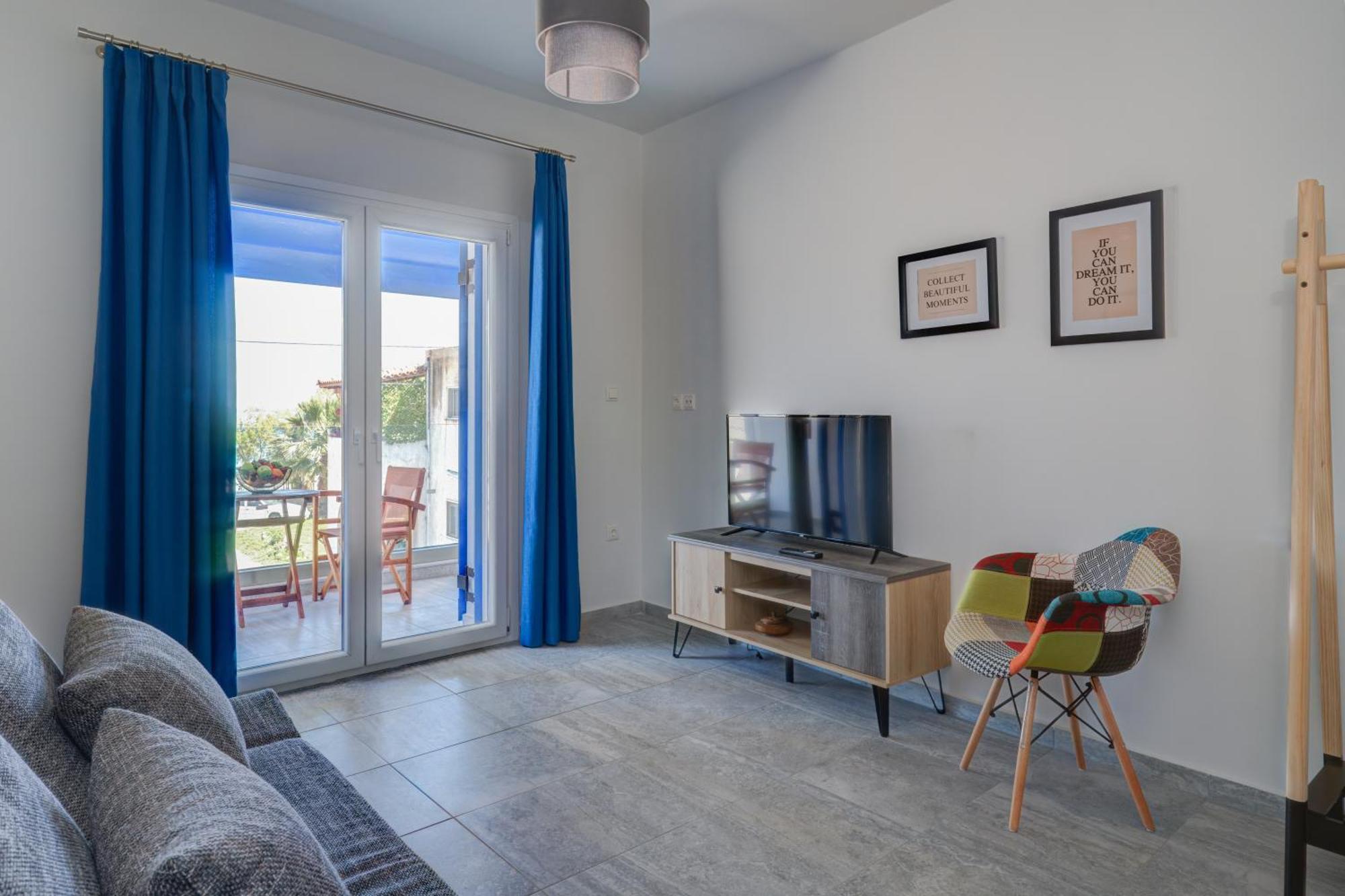 Molos Beachfront Apartments In Diakopto Zewnętrze zdjęcie